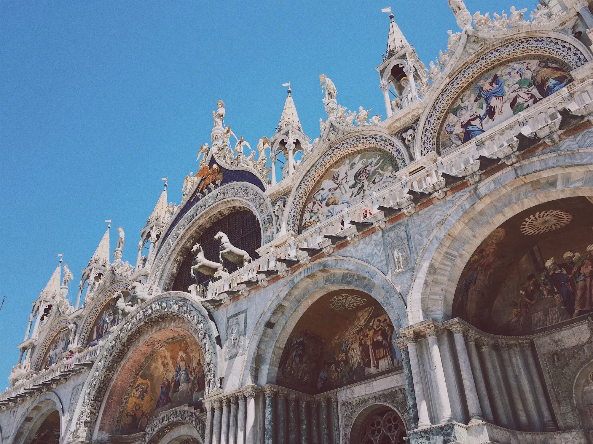 The Art of Travel: Exploring the World’s Wonders